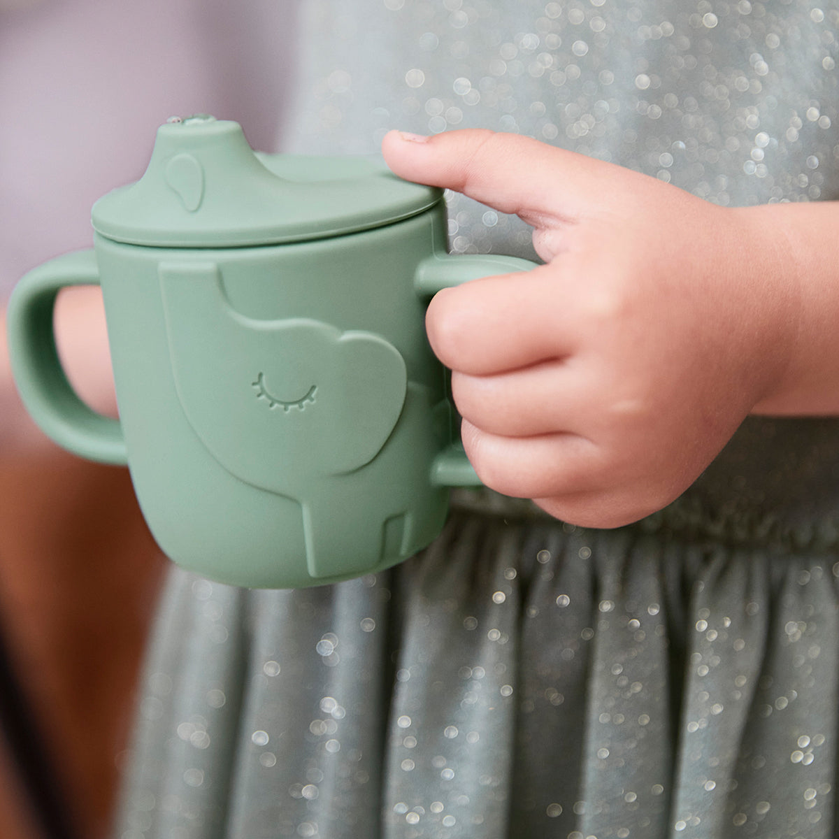 Peekaboo spout cup - Elphee - Blue - Lifestyle
