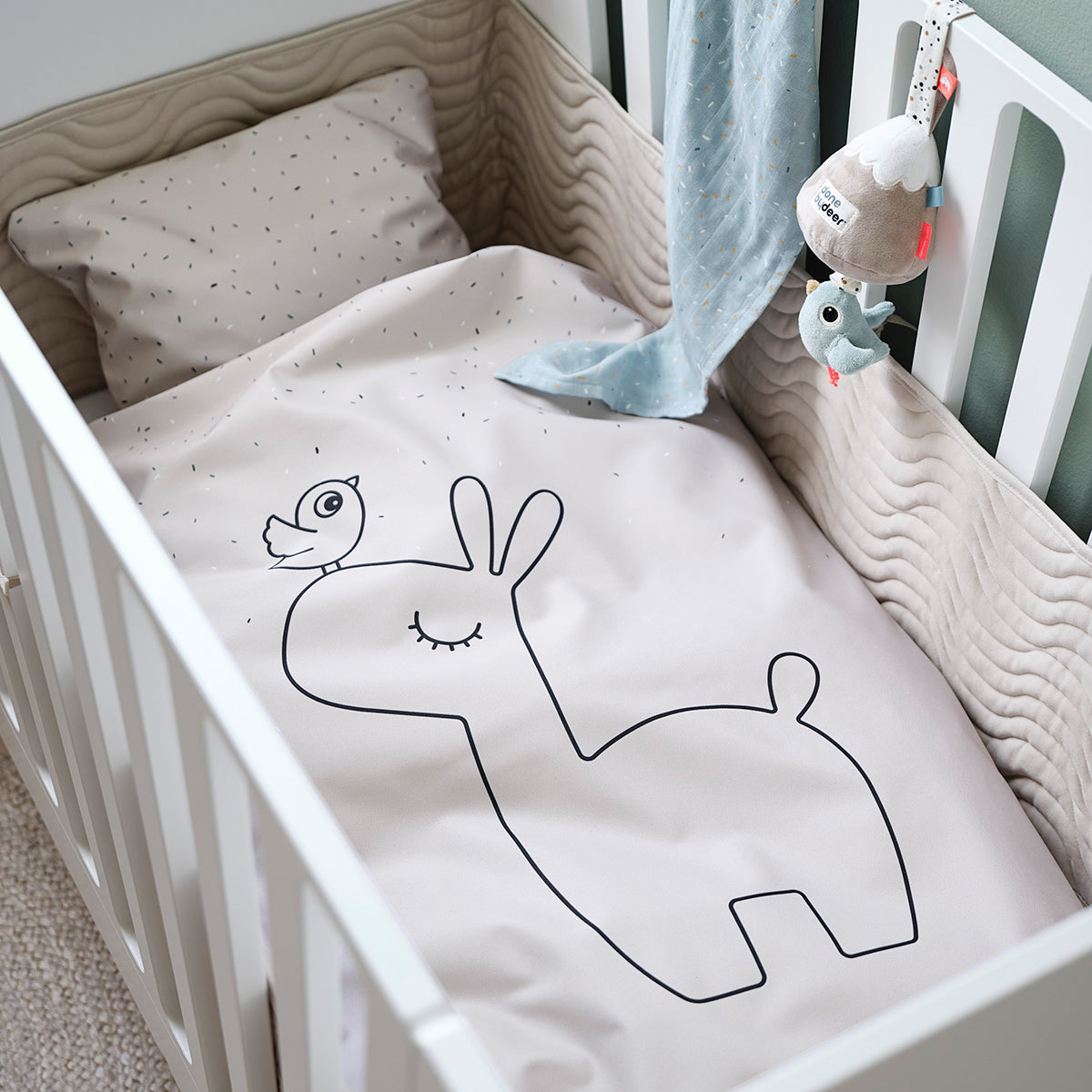 Quilted bed bumper with strings - Waves - Mustard - Lifestyle