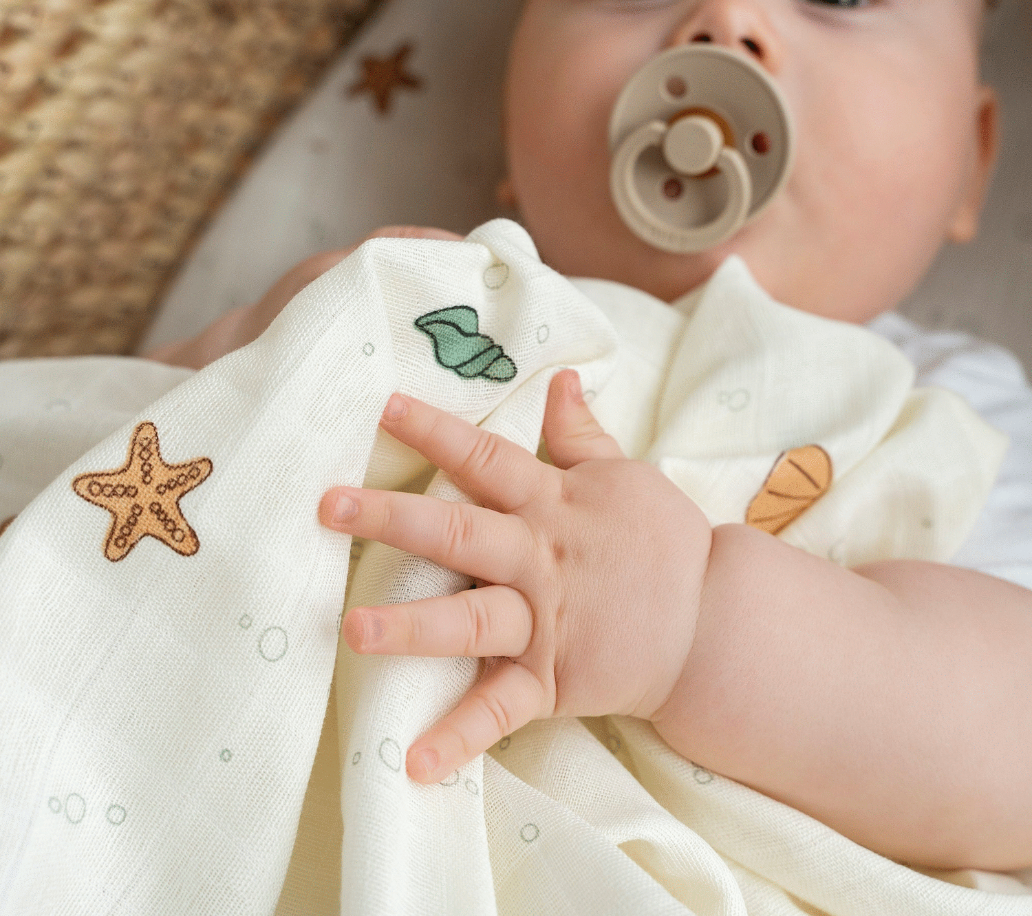 baby swaddles & blankets