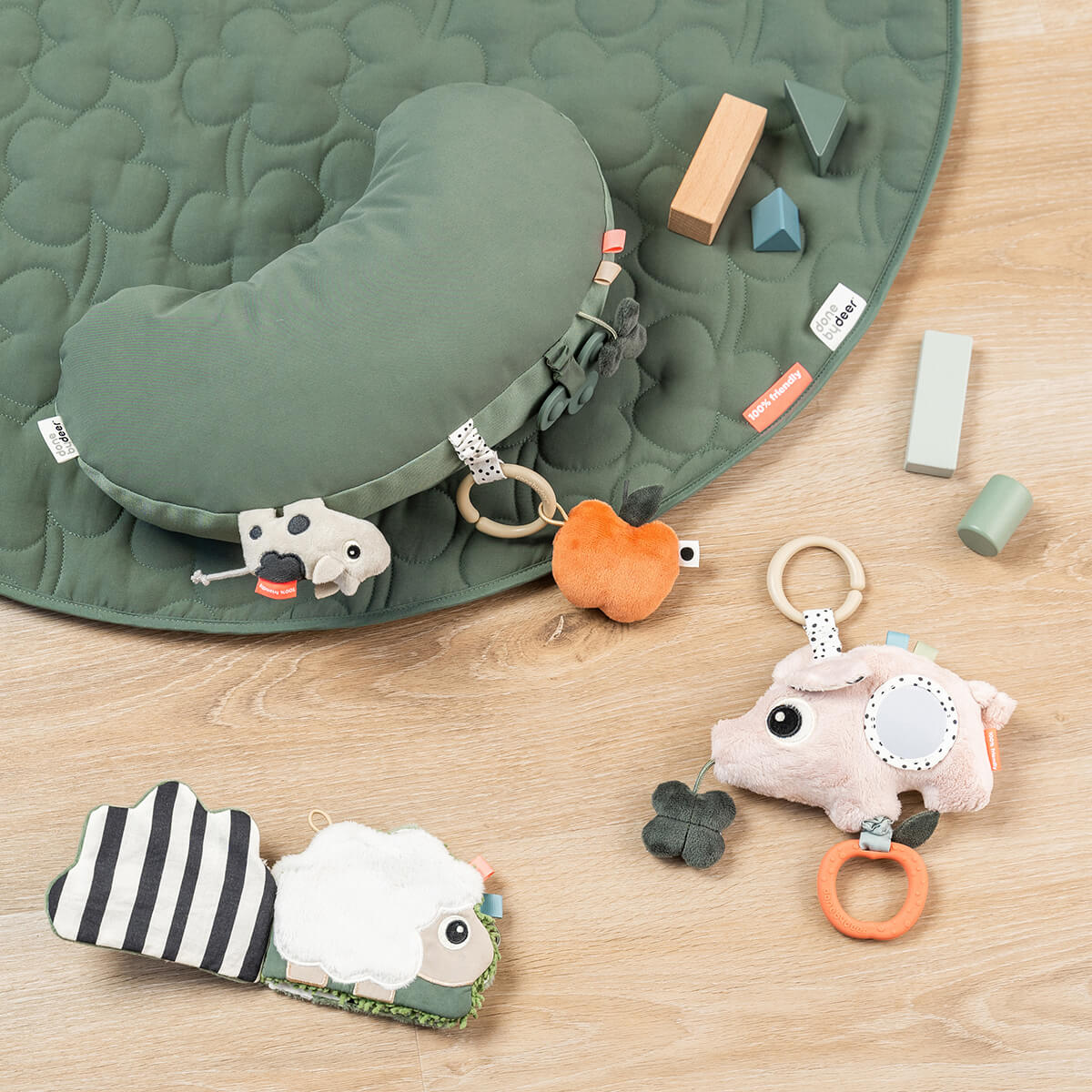 Tummy time aktivitetspude - Tiny farm - Grøn